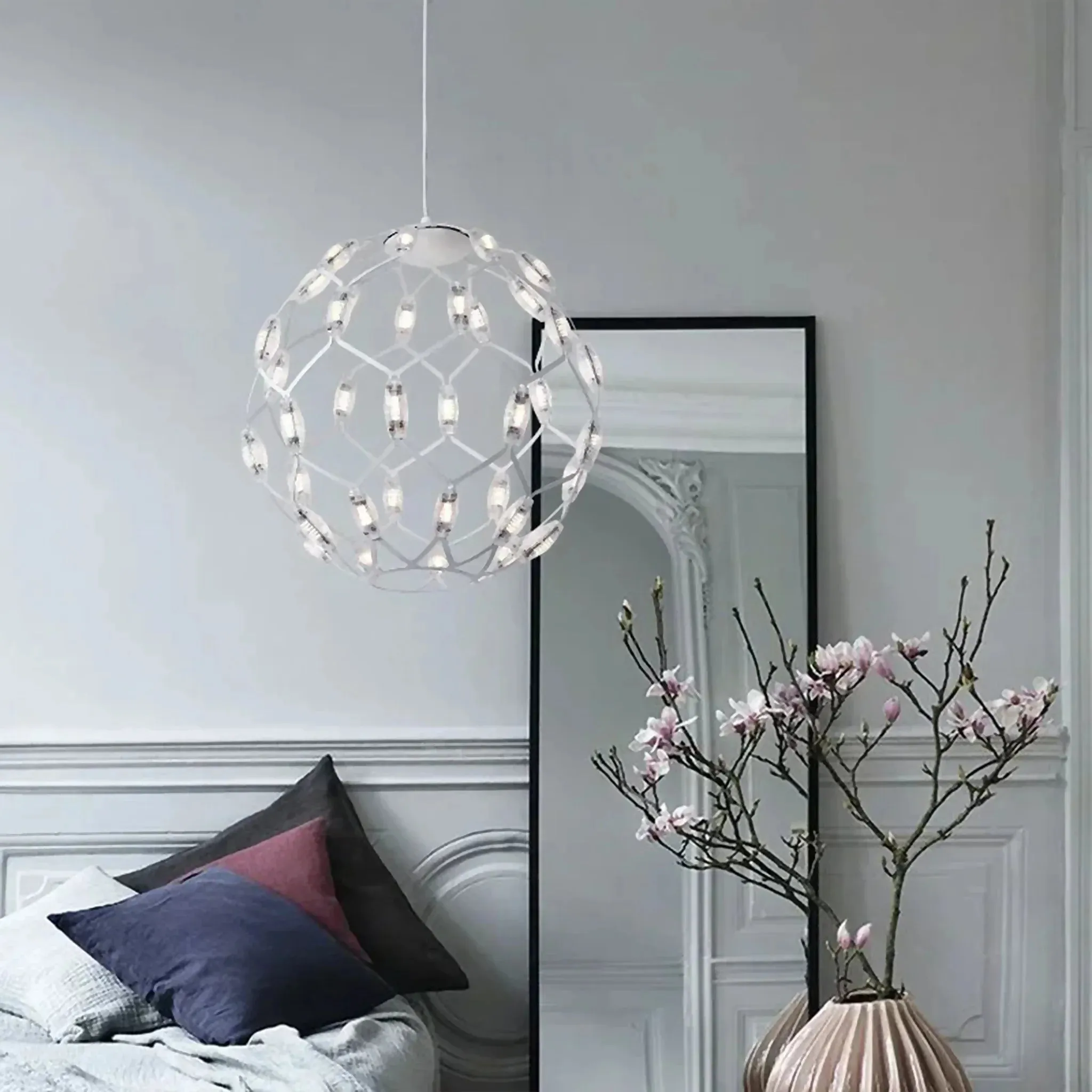 Acquaro | Stylish Black/White Pendant Ball-Shaped Chandelier