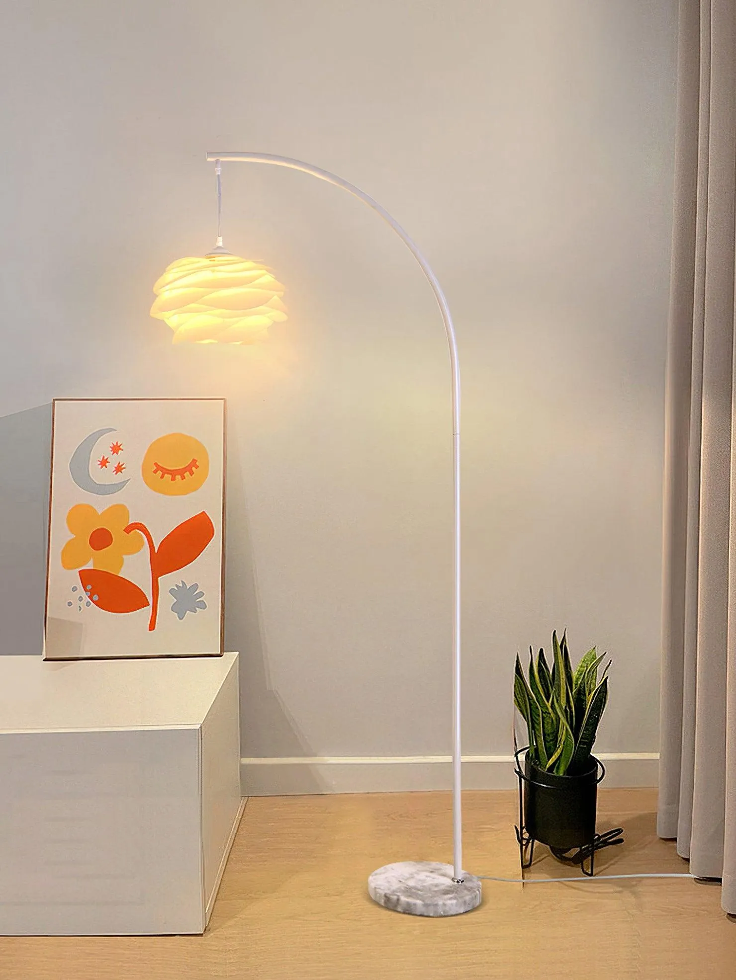 Linterna Arch Floor Lamp