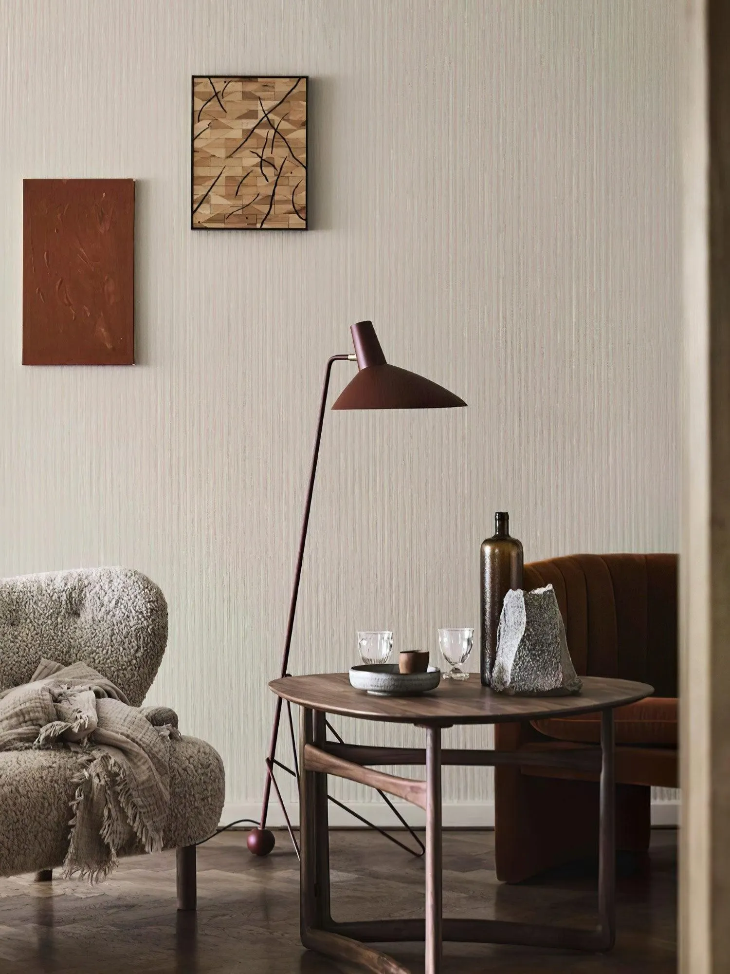 Svelte Noir Floor Lamp