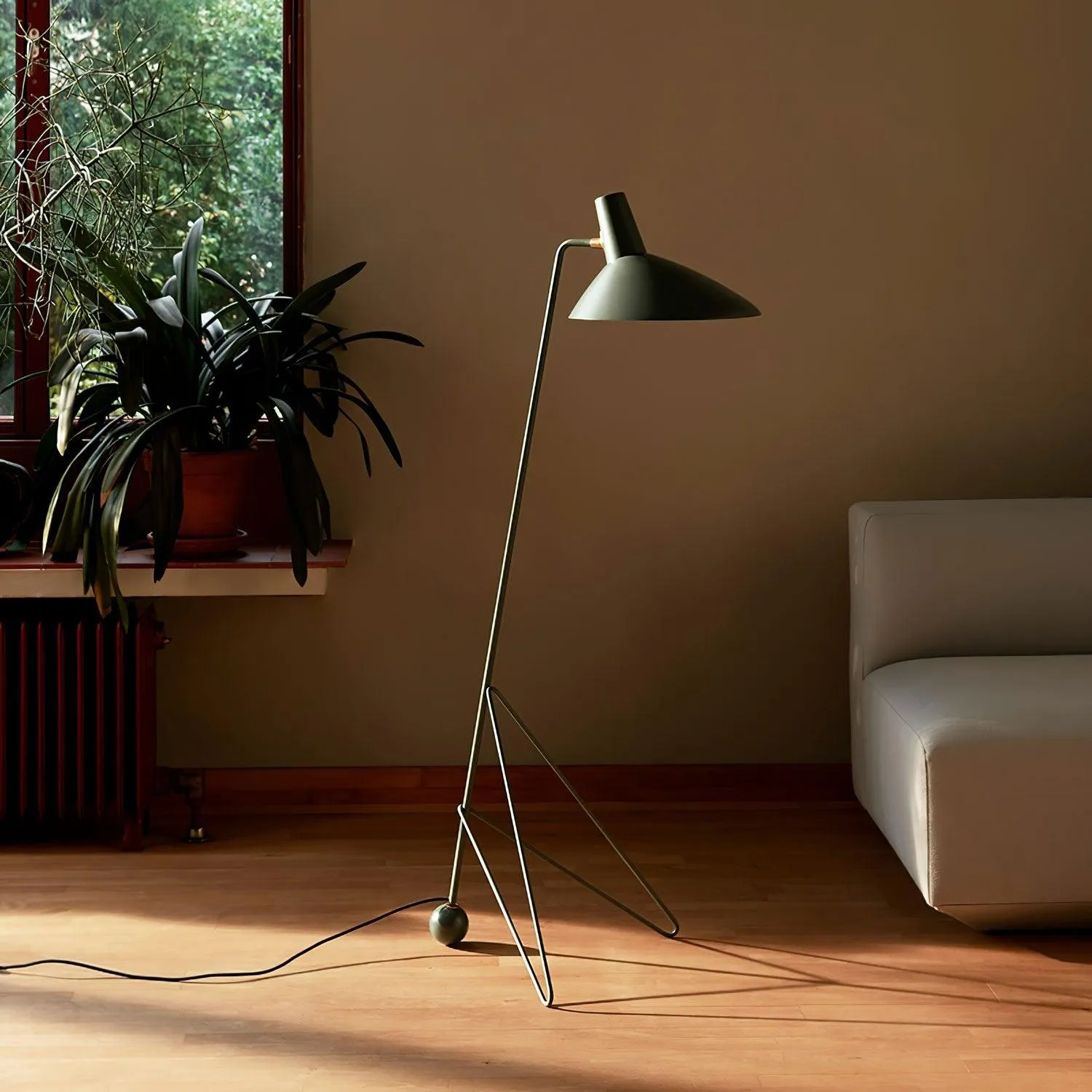 Svelte Noir Floor Lamp